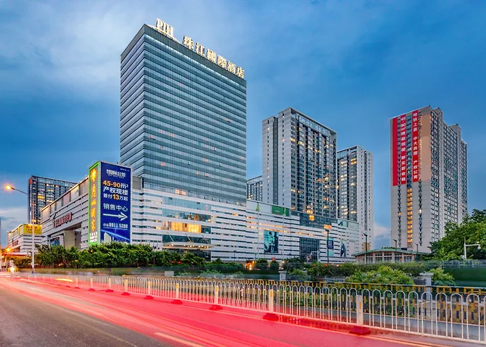 Pearl River International Hotel - Canmetro Line 11 Yijing Lu Station